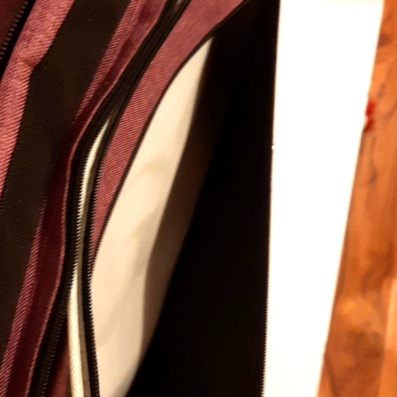 Large Weekender Bag.     Smoke free home - Picture 5 of 6